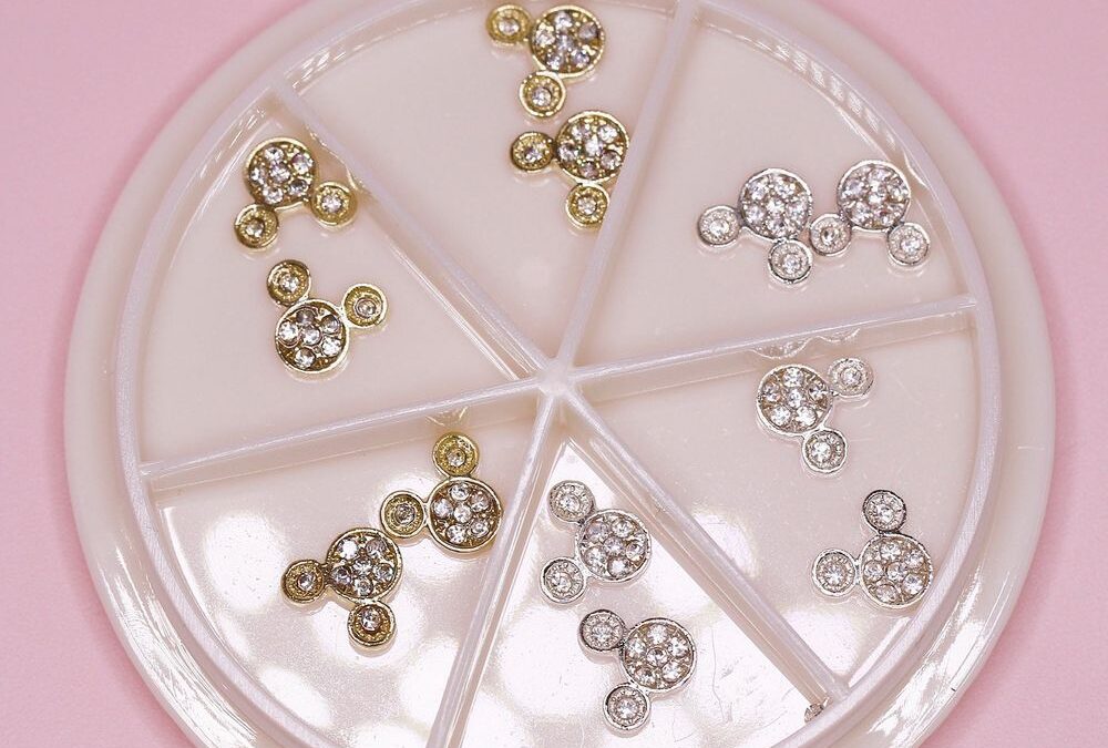 Mickey Mouse Nail Charms: 12-Piece Gold & Silver Set